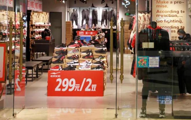 00元左右跑步鞋出炉：平民跑鞋受追捧千亿球友会app入门“跑鞋之王”！1(图1)