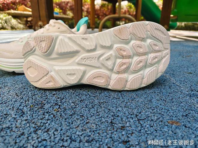 10：恰到好处的卓越跑鞋HOKA CLIFTON(图13)