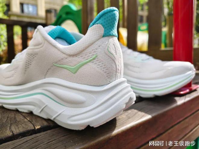 10：恰到好处的卓越跑鞋HOKA CLIFTON(图14)