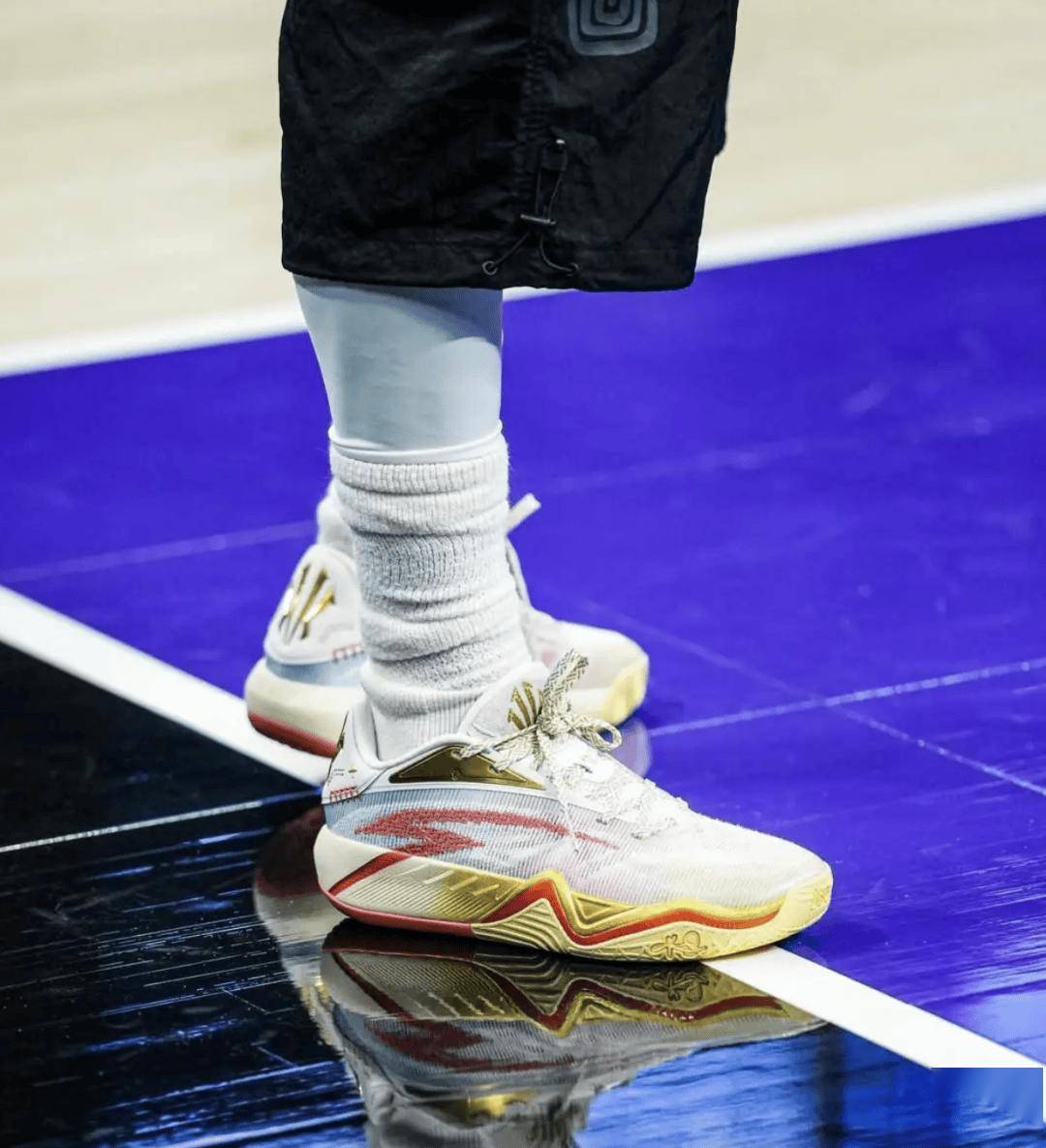 布TA的复出指日可待？国际鞋履｜全新签名鞋发(图11)